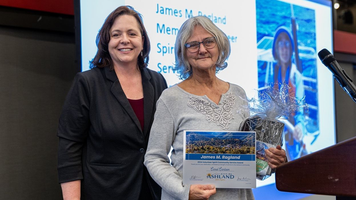 Mayor Tonya Graham and Ragland Award recipient Carol Carlson