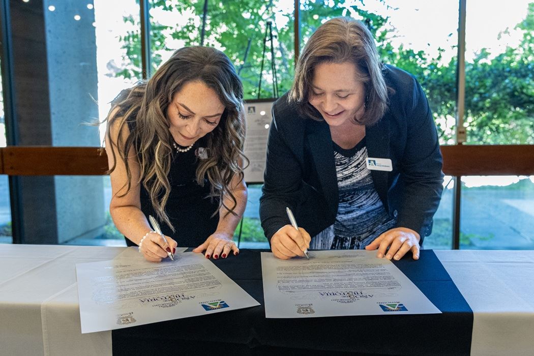 Mayors signing the Declaration