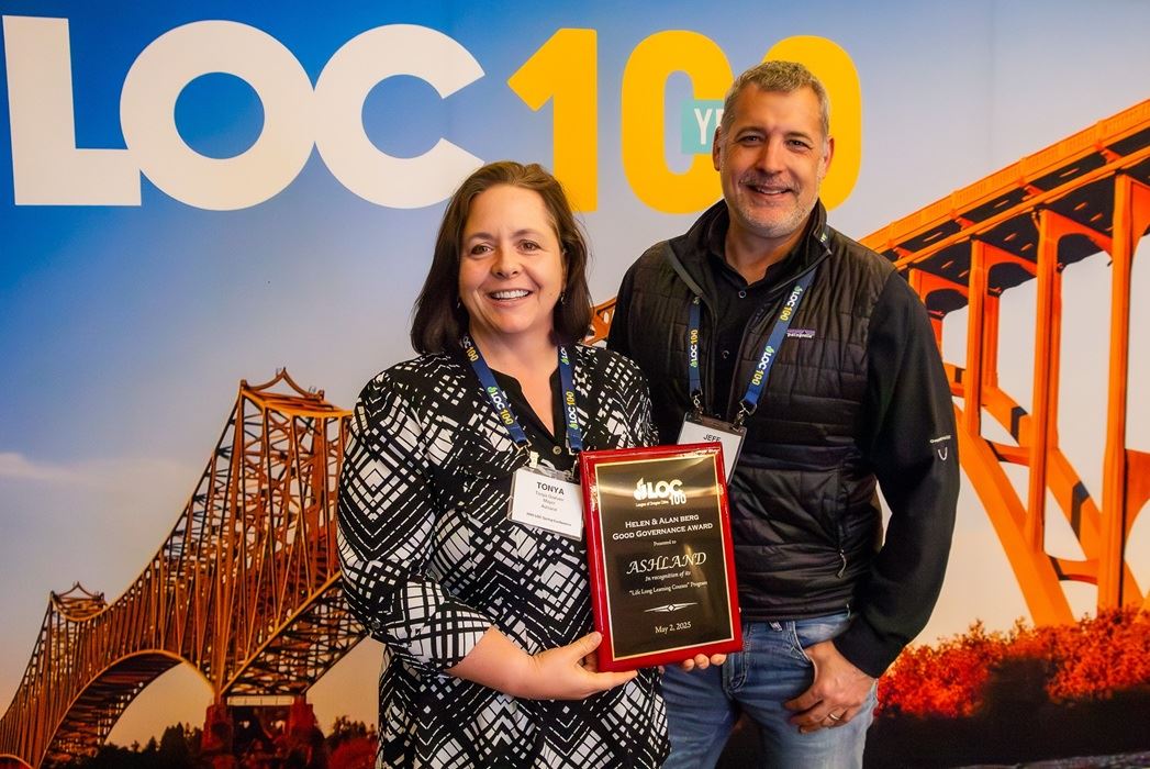 Ashland Good Governance Award 2025 presented to Mayor Graham and Councilor Jeff Dahle